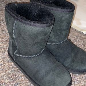 black uggs